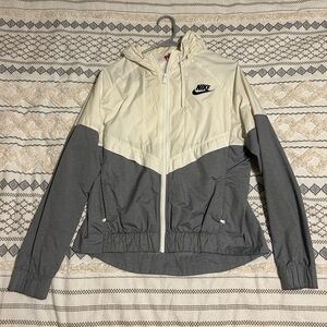 Nike Windbreaker Women’s